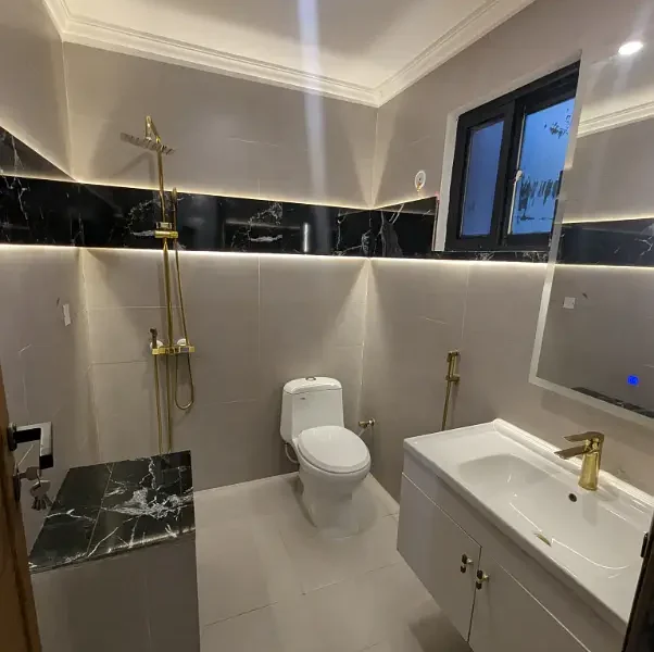 12 MARLA IDEAL LOCATION HOUSE UP FOR SALE