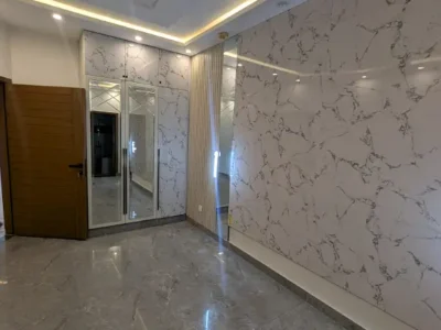 12 MARLA IDEAL LOCATION HOUSE UP FOR SALE