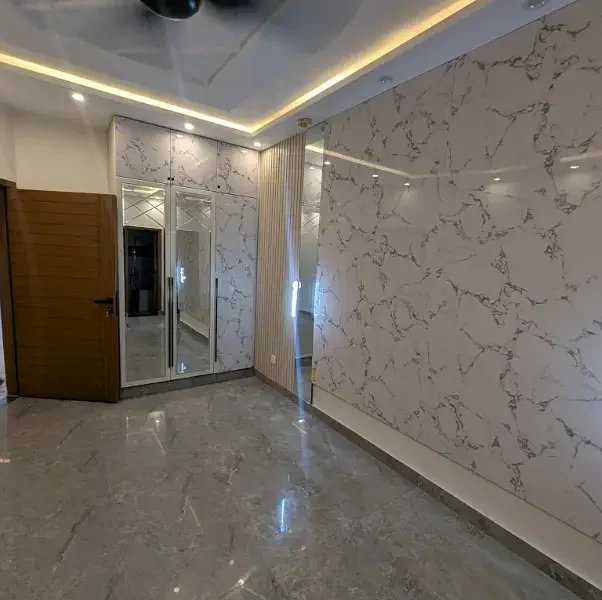 12 MARLA IDEAL LOCATION HOUSE UP FOR SALE