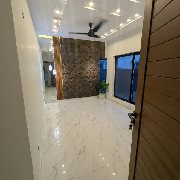 12 MARLA IDEAL LOCATION HOUSE UP FOR SALE