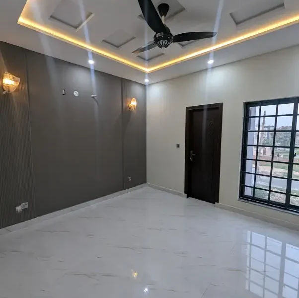 5 MARLA BRAND NEW HOUSE UP FOR SALE