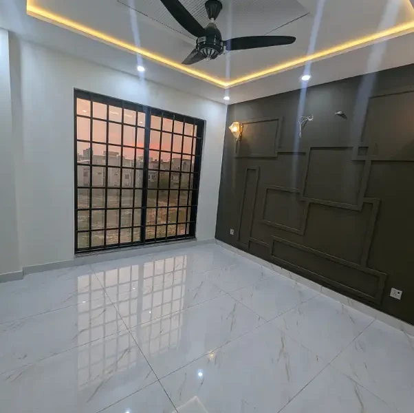 5 MARLA BRAND NEW HOUSE UP FOR SALE