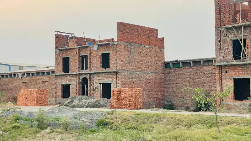 5 Marla plot for sale on 3.5 Year's installment booking just only 6 lakh monthly installment 40000 in Ali Housing Society near Bahria Town Lahore