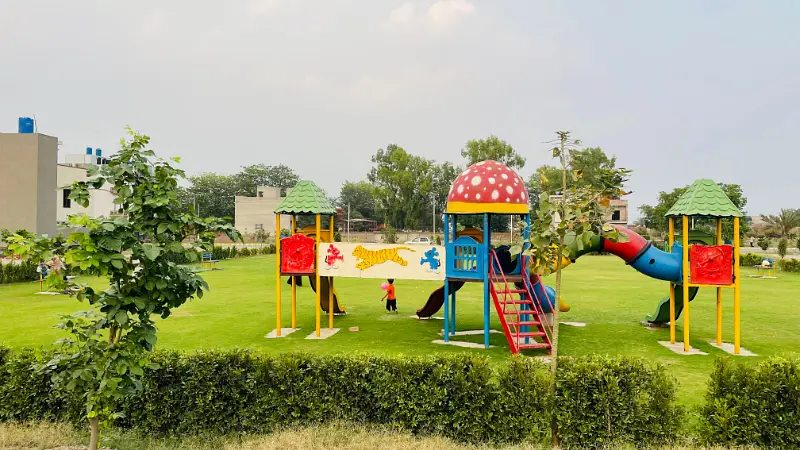 5 Marla plot for sale on 3.5 Year's installment booking just only 6 lakh monthly installment 40000 in Ali Housing Society near Bahria Town Lahore