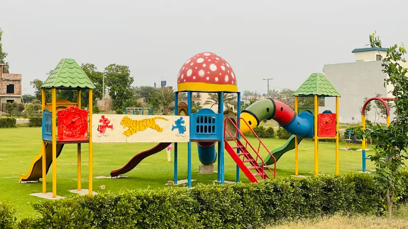 5 Marla plot for sale on 3.5 Year's installment booking just only 6 lakh monthly installment 40000 in Ali Housing Society near Bahria Town Lahore