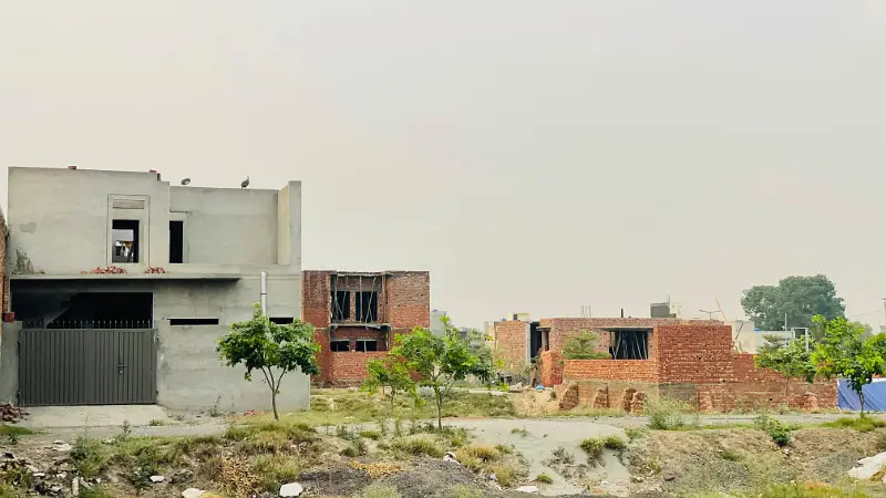 5 Marla plot for sale on 3.5 Year's installment booking just only 6 lakh monthly installment 40000 in Ali Housing Society near Bahria Town Lahore