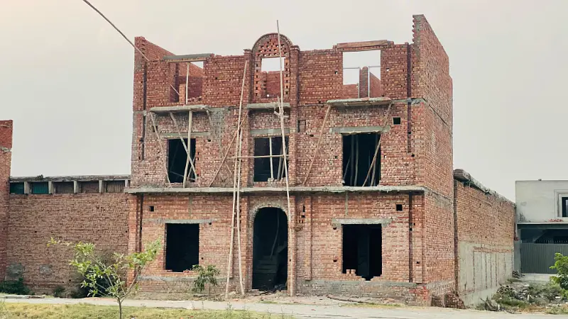 5 Marla plot for sale on 3.5 Year's installment booking just only 6 lakh monthly installment 40000 in Ali Housing Society near Bahria Town Lahore