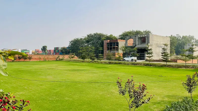 5 Marla plot for sale on 3.5 Year's installment booking just only 6 lakh monthly installment 40000 in Ali Housing Society near Bahria Town Lahore