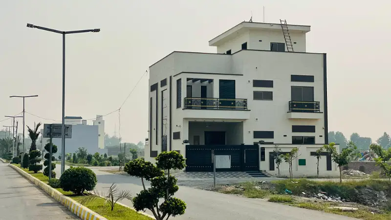 5 Marla plot for sale on 3.5 Year's installment booking just only 6 lakh monthly installment 40000 in Ali Housing Society near Bahria Town Lahore