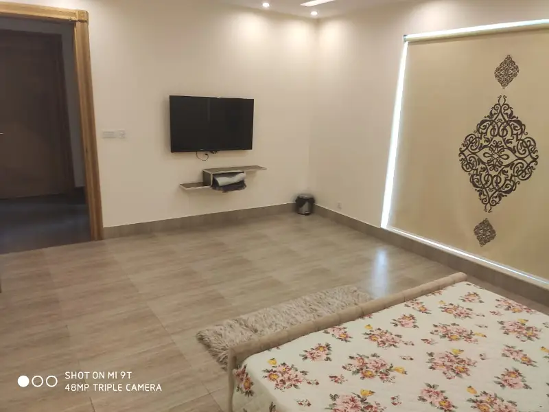 56 MARLA IDEAL LOCATION HOUSE UP FOR SALE