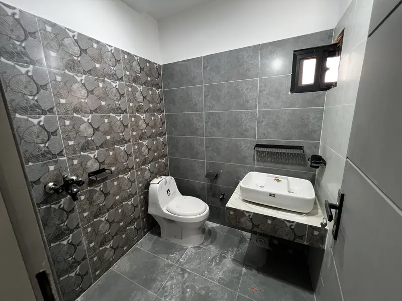 8 Marla Beautiful Ground Floor Available