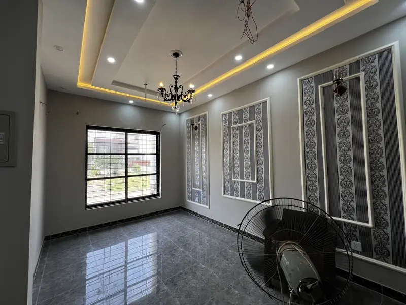 8 Marla Beautiful Ground Floor Available