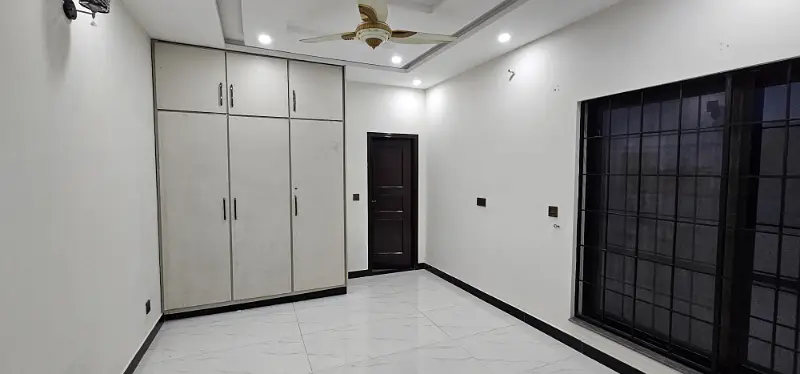 8 MARLA LIKE BRAND NEW PORTION AVAILABLE FOR RENT