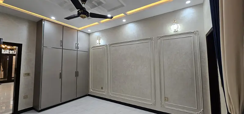8 MARLA LIKE BRAND NEW PORTION AVAILABLE FOR RENT