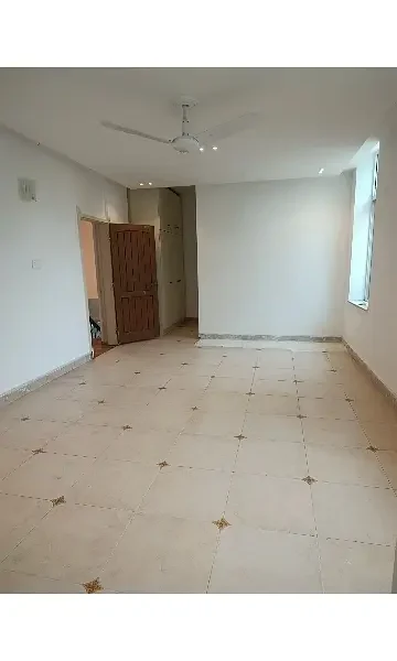 Beautiful Renovated House In Main Cantt