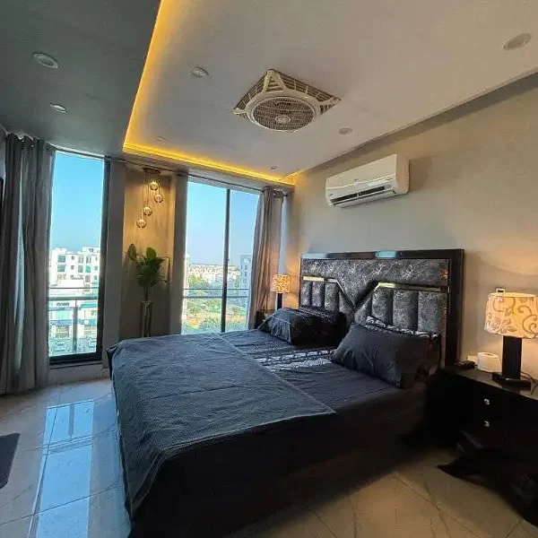 Elite living luxury stort stay apartment behria town Lahore 03001893480