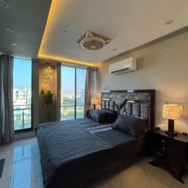 Elite living luxury stort stay apartment behria town Lahore 03001893480