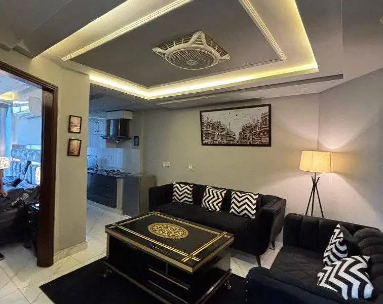 Elite living luxury stort stay apartment behria town Lahore 03001893480