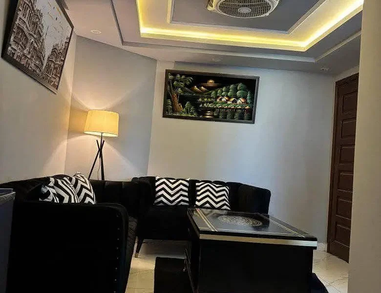 Elite living luxury stort stay apartment behria town Lahore 03001893480