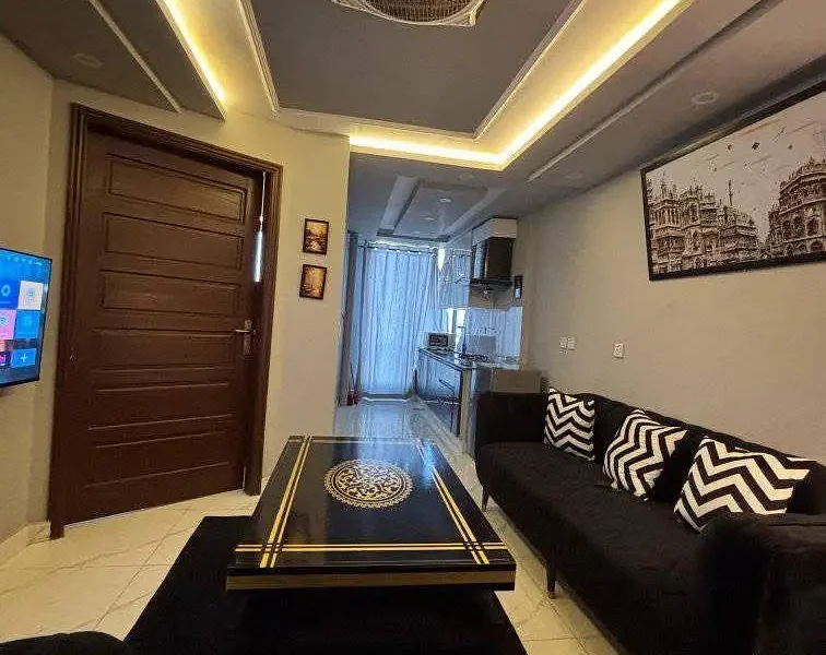 Elite living luxury stort stay apartment behria town Lahore 03001893480