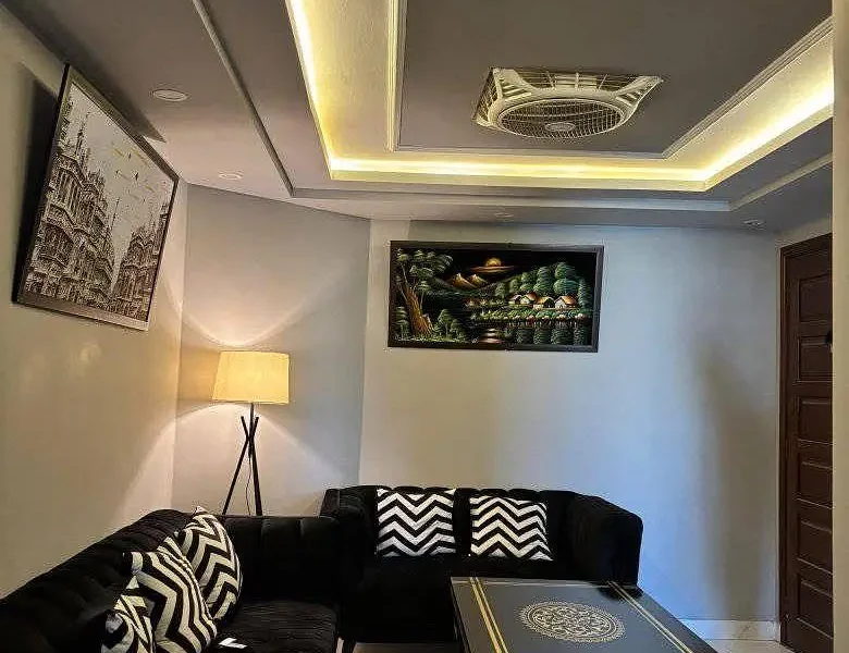 Elite living luxury stort stay apartment behria town Lahore 03001893480