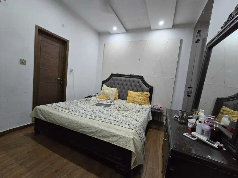 GRAUND FLOOR PHASING PARK FLAT UP FOR SALE
