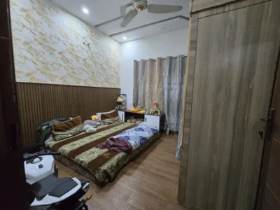 GRAUND FLOOR PHASING PARK FLAT UP FOR SALE