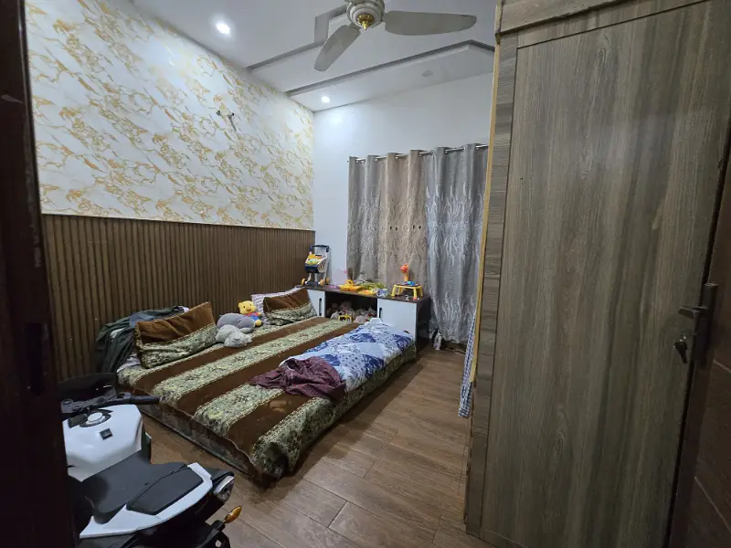 GRAUND FLOOR PHASING PARK FLAT UP FOR SALE