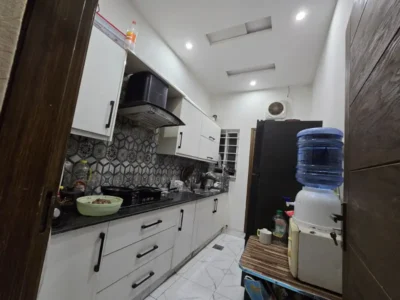 GRAUND FLOOR PHASING PARK FLAT UP FOR SALE
