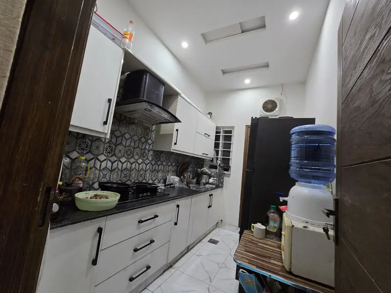GRAUND FLOOR PHASING PARK FLAT UP FOR SALE