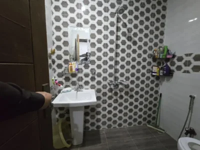 GRAUND FLOOR PHASING PARK FLAT UP FOR SALE