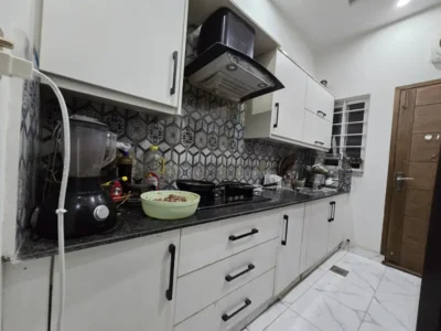GRAUND FLOOR PHASING PARK FLAT UP FOR SALE