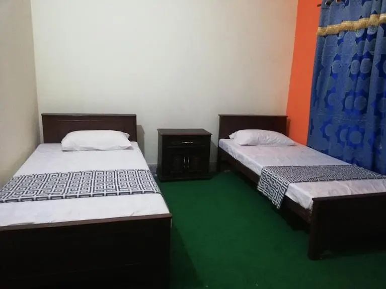 I 10 Boys Hostel