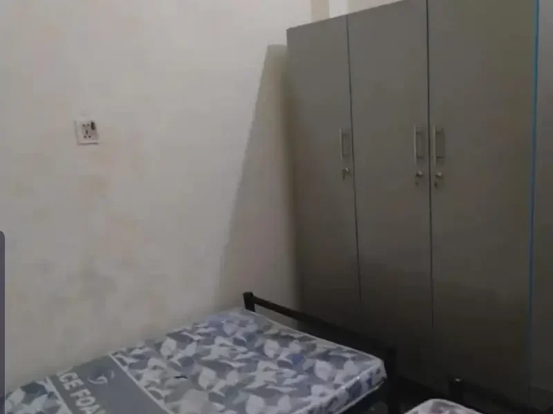 Islamabad boys hostel seats Availabe 9k 8k & complete rooms furnished