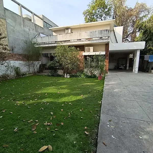 PLOT PRICE BUNGALOW IN MAIN CANTT