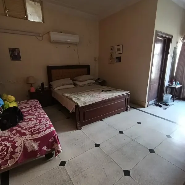 PLOT PRICE BUNGALOW IN MAIN CANTT