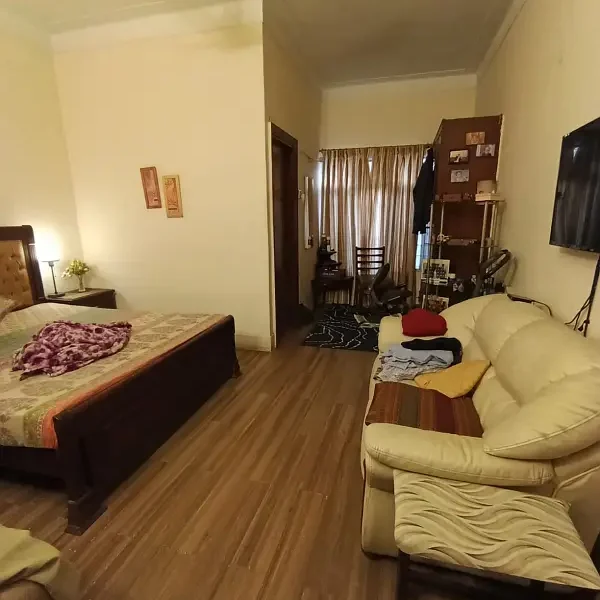 PLOT PRICE BUNGALOW IN MAIN CANTT