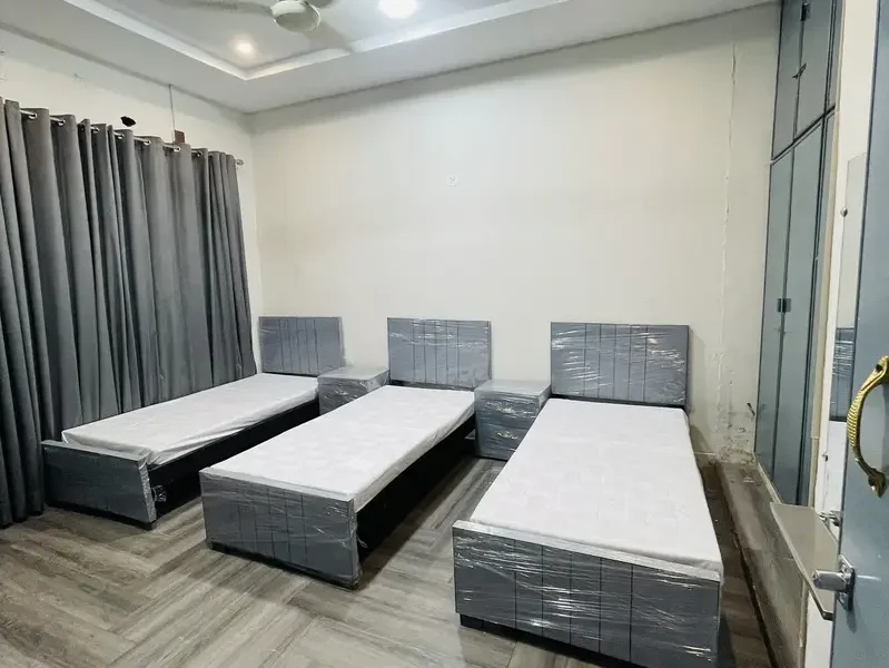 Signature Stay hostel Girls
