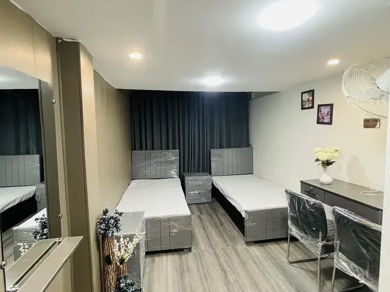 Signature Stay hostel Girls