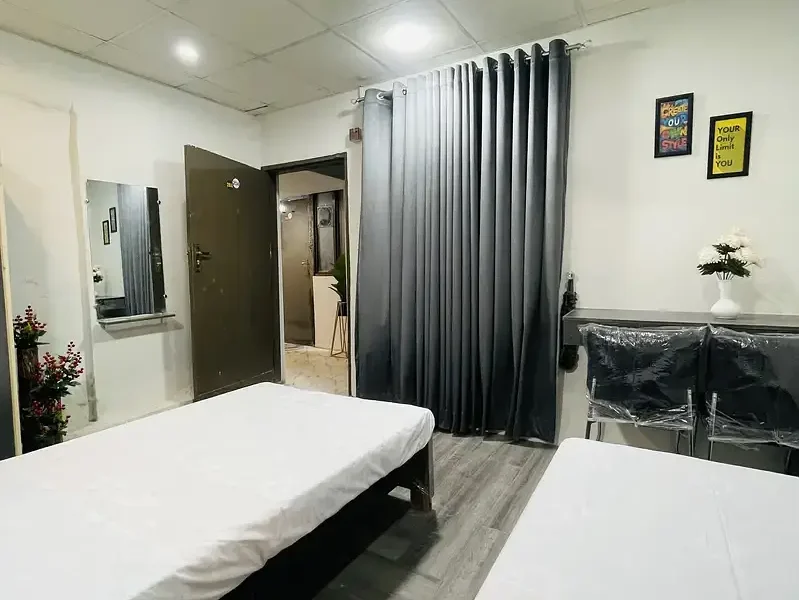 Signature Stay hostel Girls