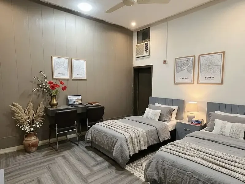 Signature Stay hostel Girls
