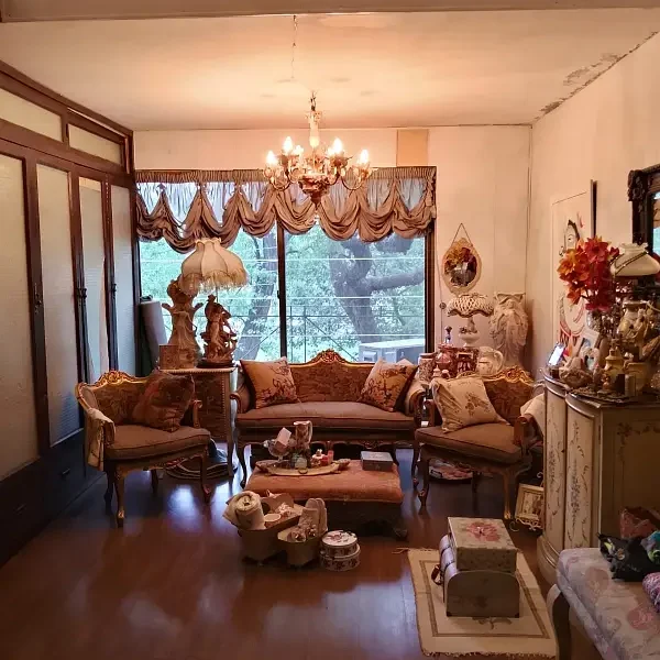 Three Side Open Livable Banglow In Main Cantt