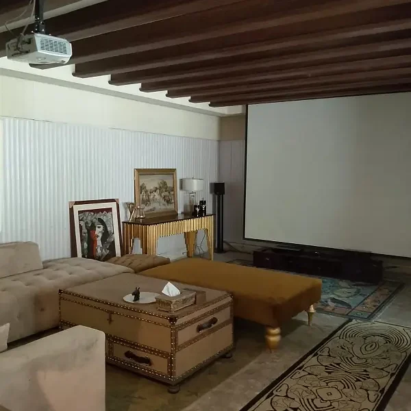 Three Side Open Livable Banglow In Main Cantt