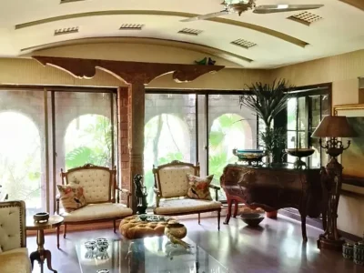 Three Side Open Livable Banglow In Main Cantt