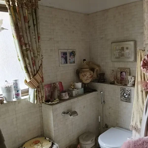 Three Side Open Livable Banglow In Main Cantt