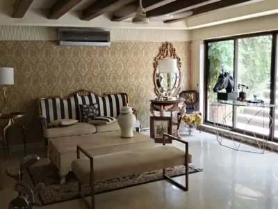 Three Side Open Livable Banglow In Main Cantt