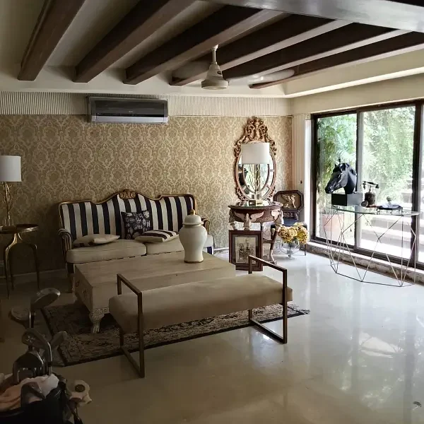 Three Side Open Livable Banglow In Main Cantt