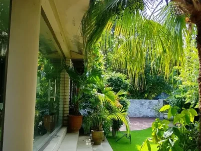 Three Side Open Livable Banglow In Main Cantt