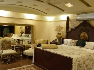 Three Side Open Livable Banglow In Main Cantt