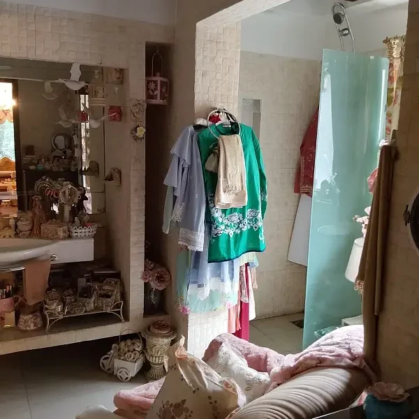 Three Side Open Livable Banglow In Main Cantt
